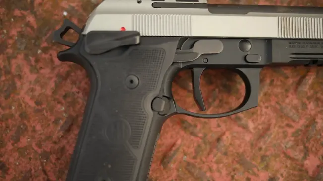 Grip, Trigger, and manual safety of Beretta 92XI SAO