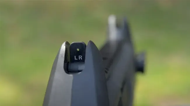 Rear view of a firearm's sight with the letters 'L' and 'R' indicating left and right alignment.